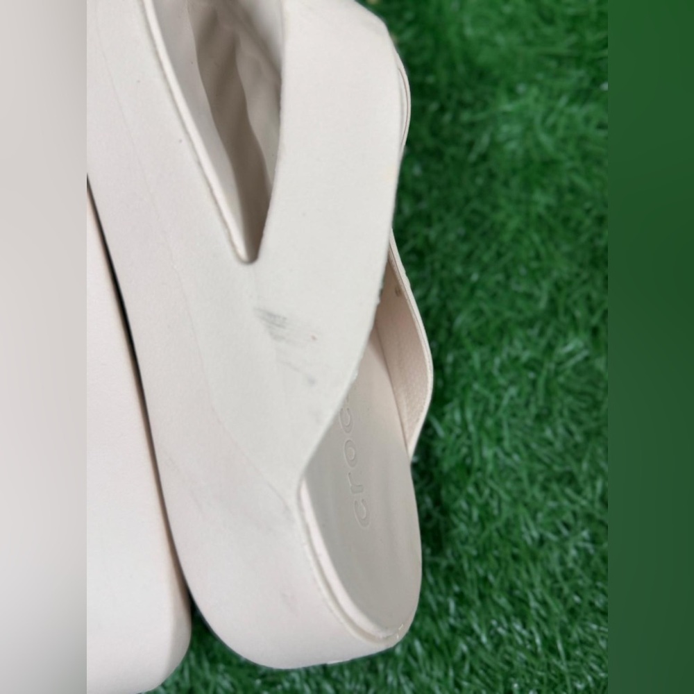Crocs Women's White Mid-Platform Sandals Size 6 - Picture 8 of 8